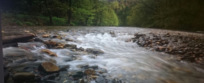 El río Urumea y los cantos rodados.